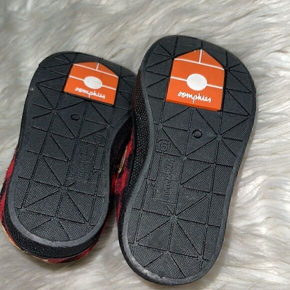 Oomphies Shoes toddler  size 6 jack red  Black plaid Holidays Winter Slip on New - Picture 5 of 7